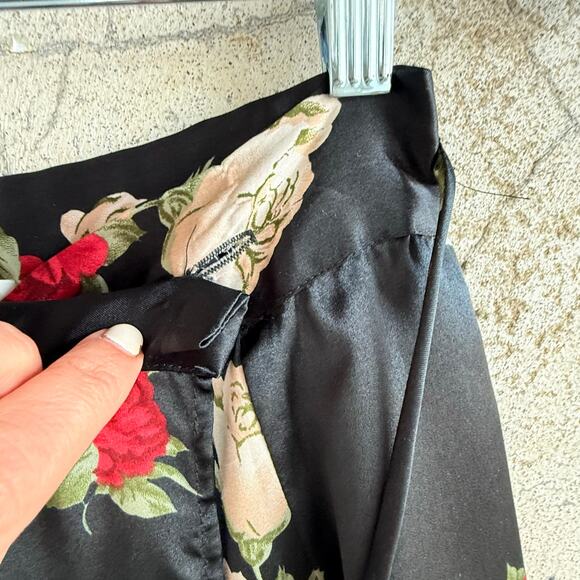 Vtg 90s Wrap Skirt Black Silky Satin Rose Print Midi USA Made Coquette Grunge S - Picture 5 of 7